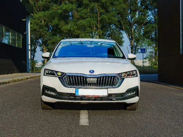Skoda Octavia Combi 2022 photo 2
