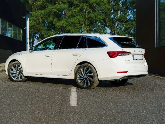 Skoda Octavia Combi 2022 photo 3
