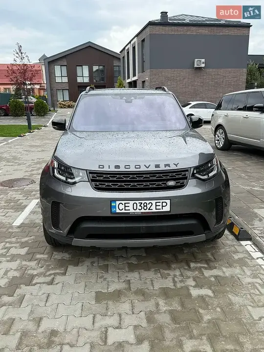 Land Rover Discovery 2019 photo 2