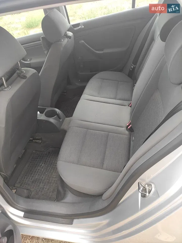 Volkswagen Golf 2003 photo 2