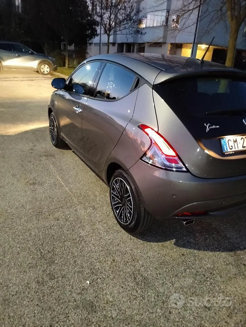 Lancia Ypsilon