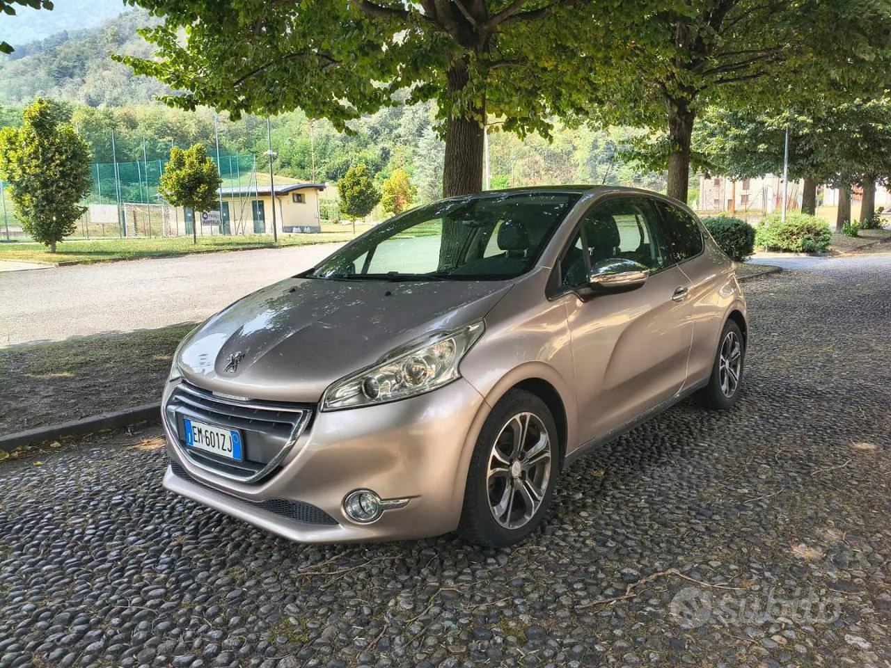 Peugeot 208 2012 photo 2