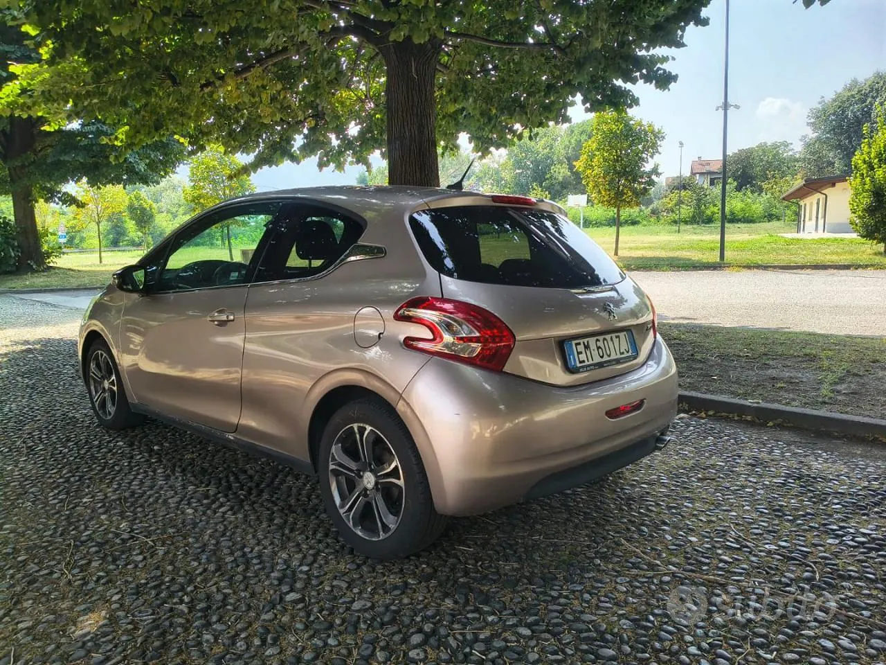 Peugeot 208 2012 photo 5