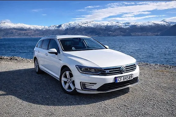 Volkswagen Passat 2016 photo 2