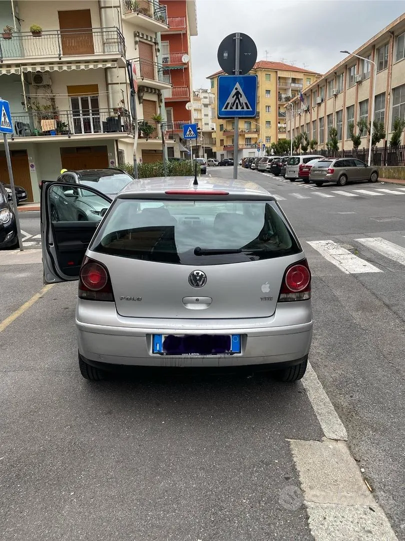 Volkswagen Polo 2006 photo 2