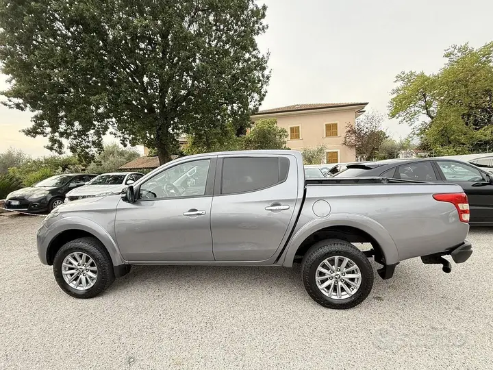 Mitsubishi L200 2015 photo 4