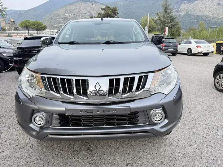 Mitsubishi L200 2015 photo 3