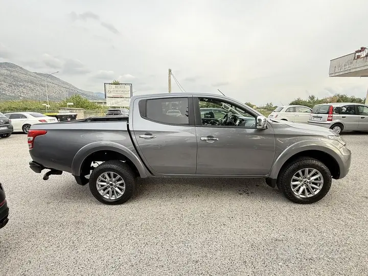 Mitsubishi L200 2015 photo 5