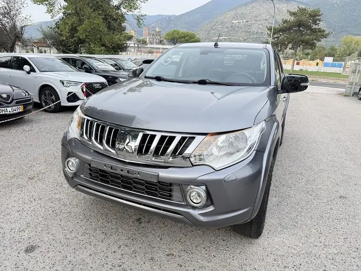 Mitsubishi L200 2015 photo 2