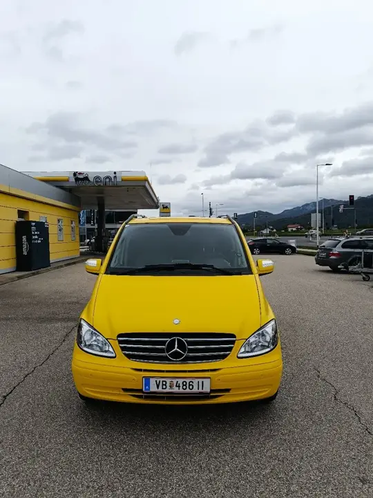 Mercedes-Benz Viano 2010 photo 2