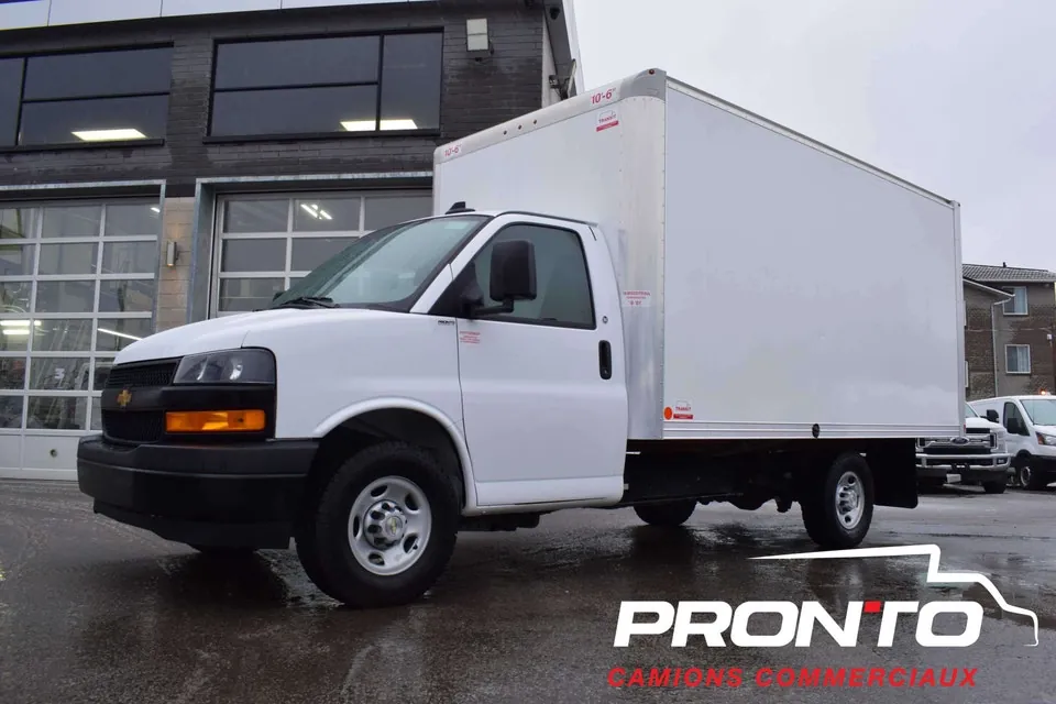 Chevrolet Express 2024 photo 2