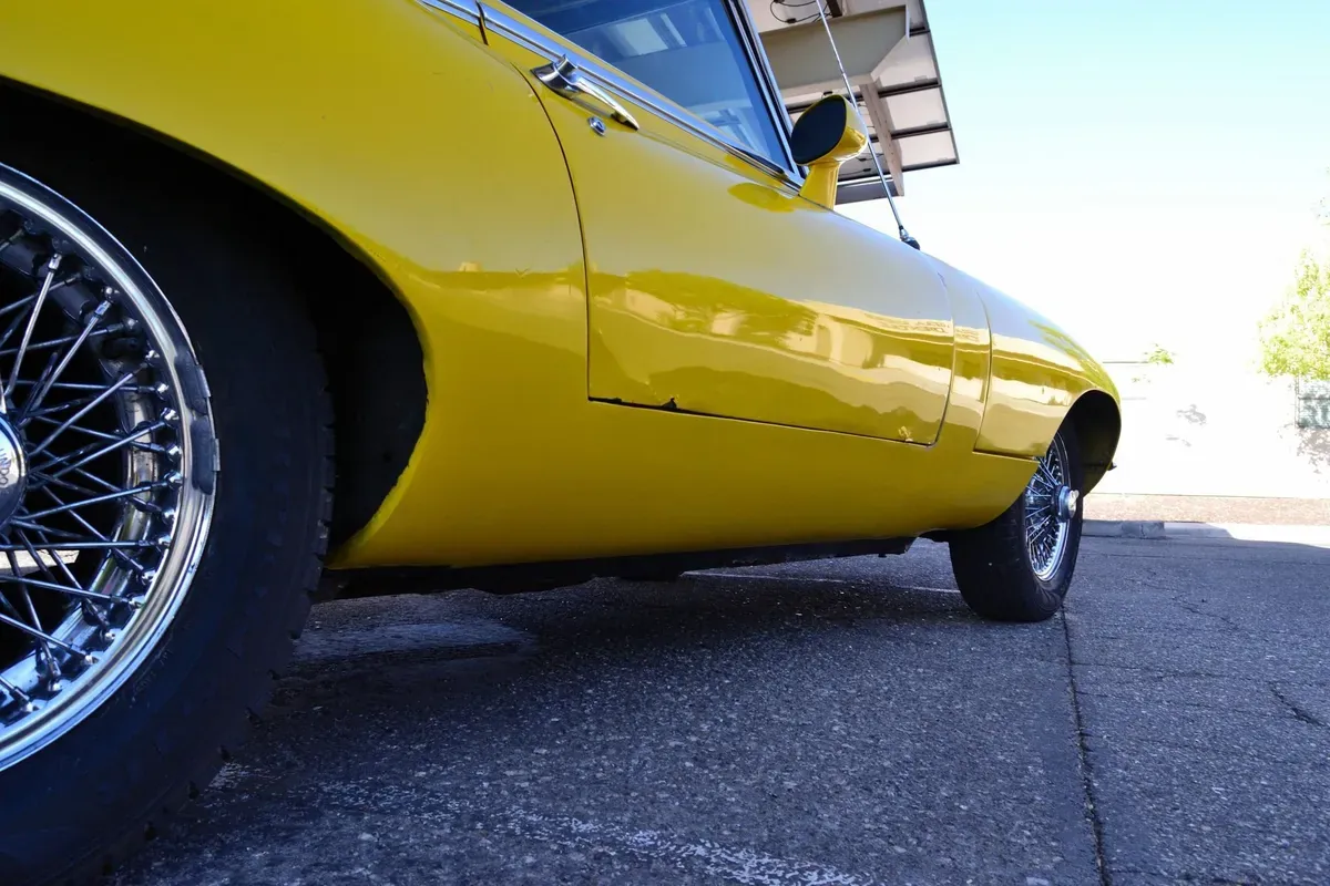Jaguar E-Type 1966 photo 3