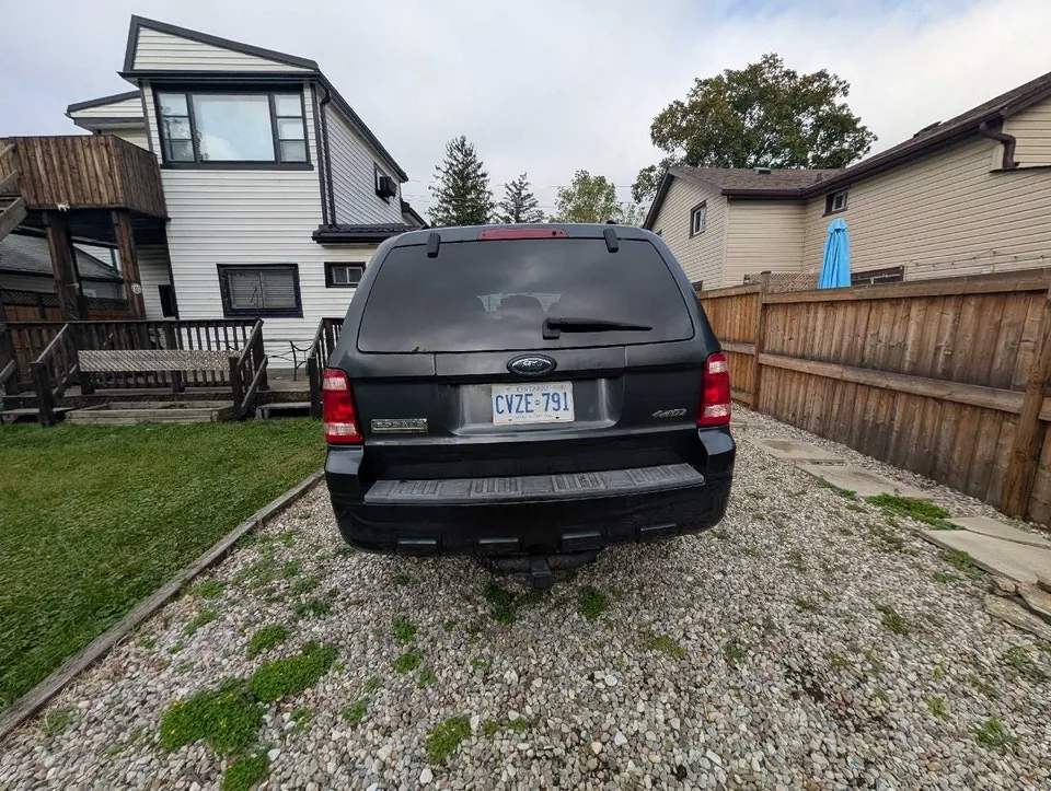 Ford Escape 2008 photo 2
