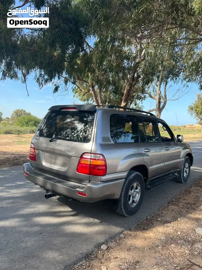 Toyota Land Cruiser 2002 photo 2