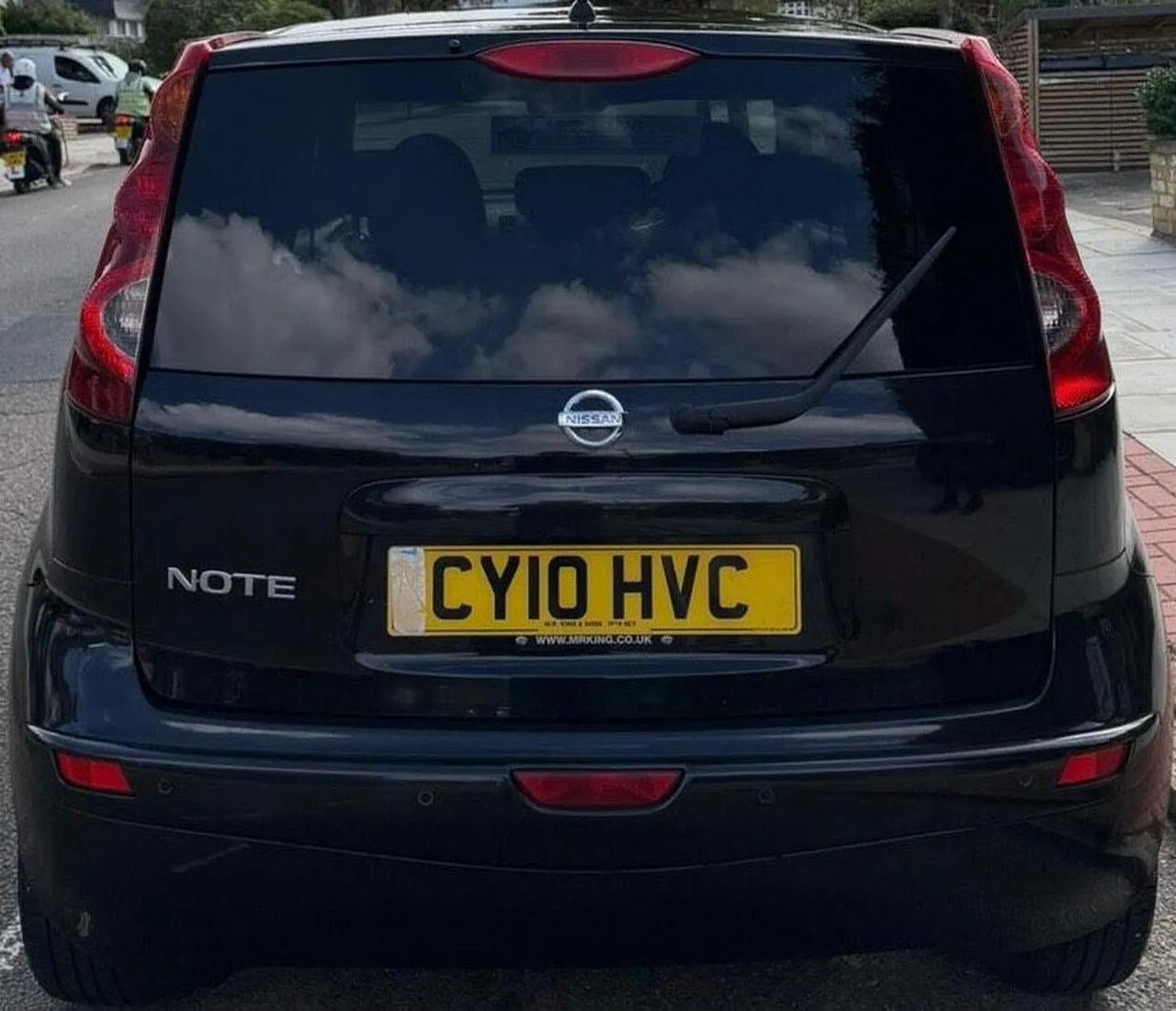 Nissan Note 2010 photo 5
