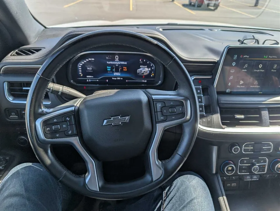 Chevrolet Suburban 2023 photo 2