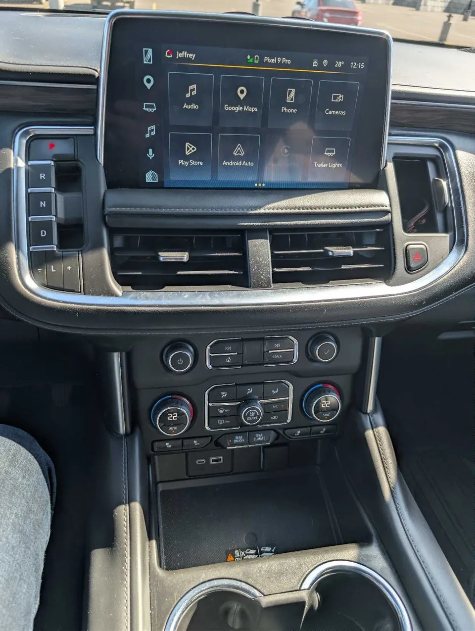 Chevrolet Suburban 2023 photo 3
