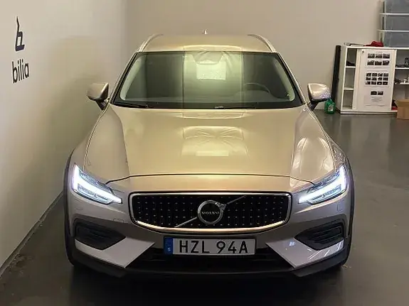 Volvo V60 Cross Country 2024 photo 2