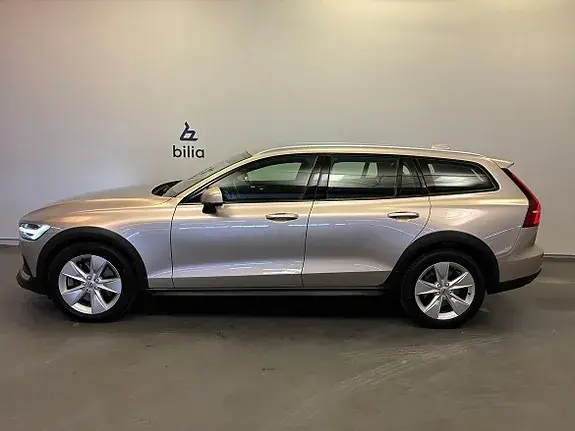 Volvo V60 Cross Country 2024 photo 3