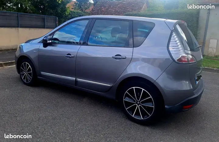 Renault Scenic 2015 photo 2