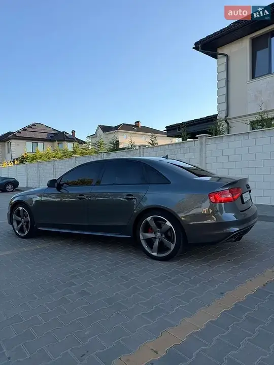 Audi A4 2014 photo 4