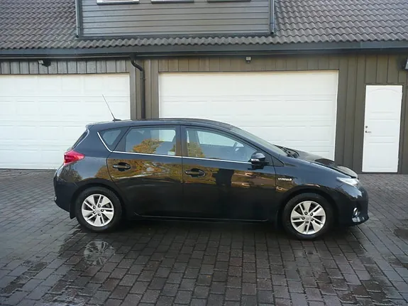Toyota Auris 2013 photo 2