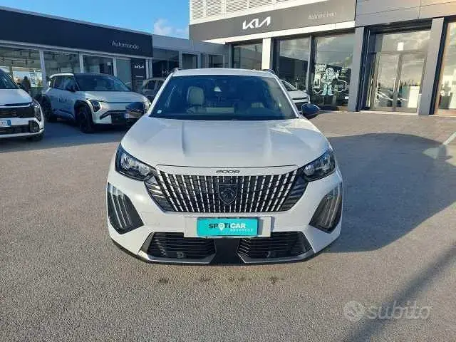 Peugeot 2008 2023 photo 2