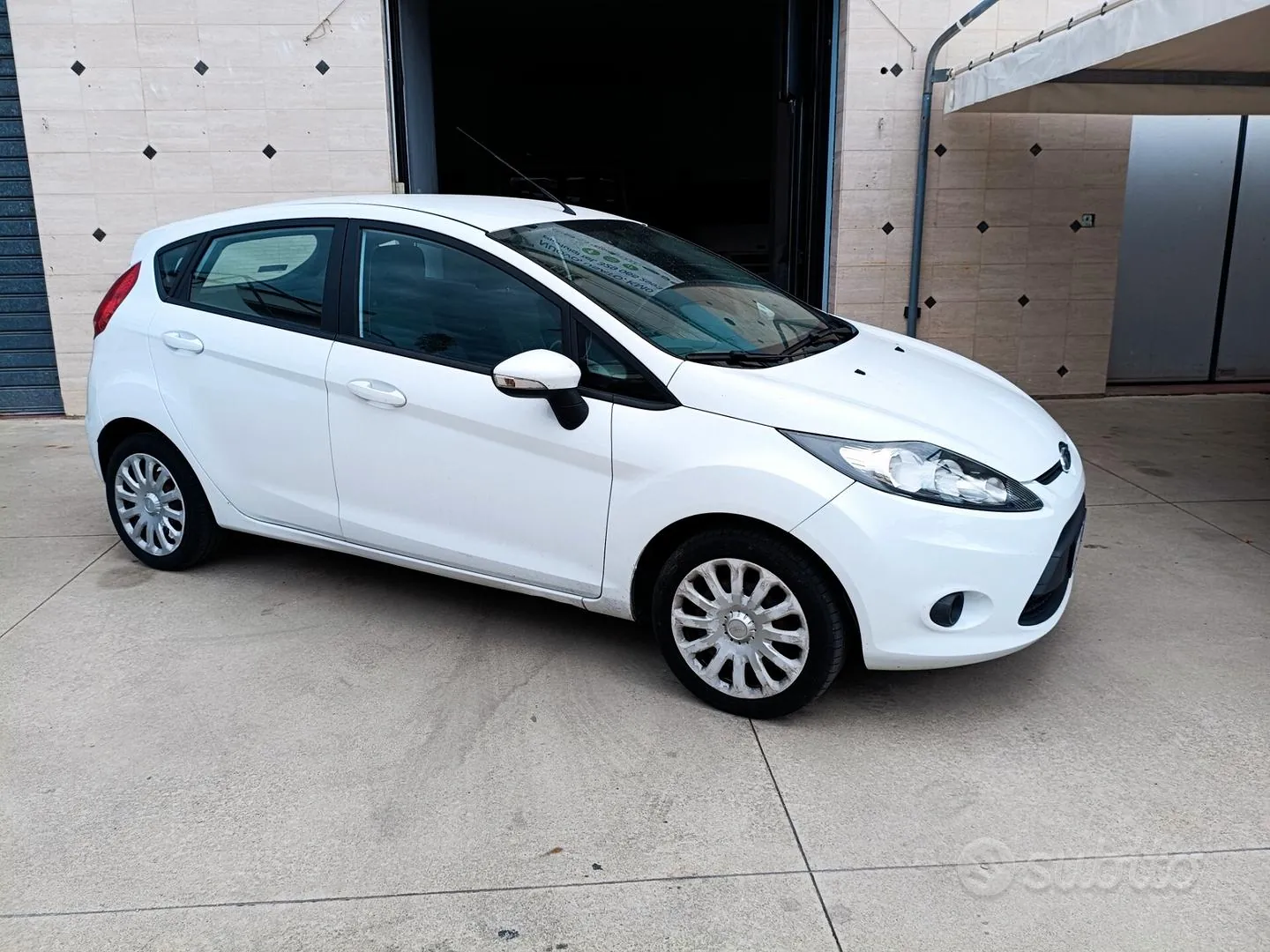 Ford Fiesta 2010 photo 2