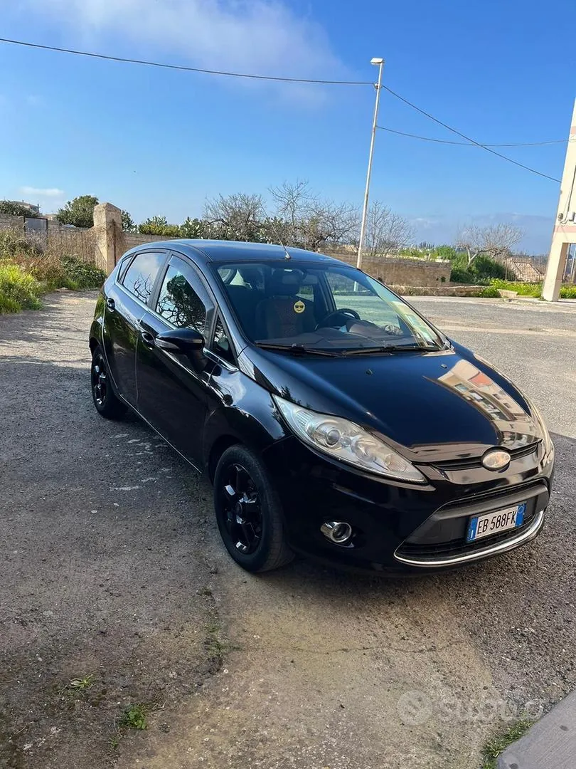 Ford Fiesta 2010 photo 2