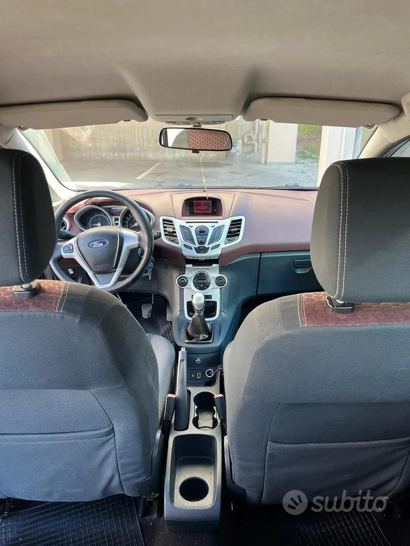 Ford Fiesta 2010 photo 4