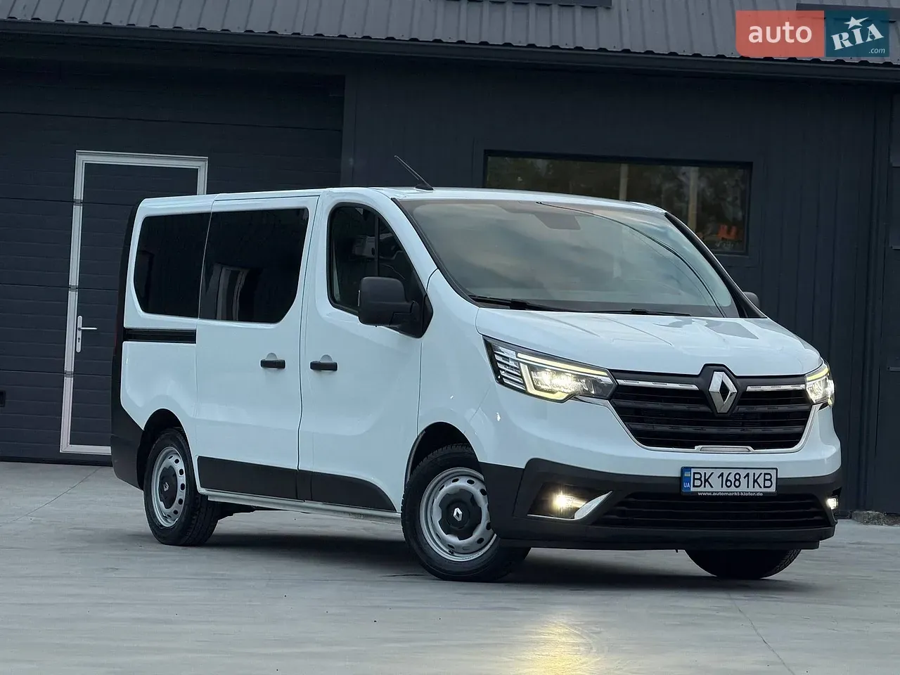 Renault Trafic 2022 photo 2