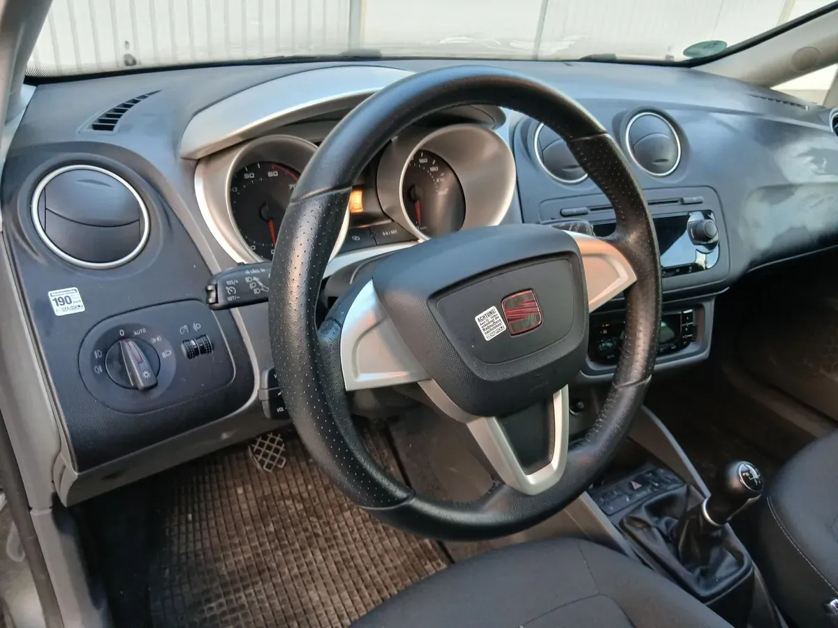 Seat Ibiza 2012 photo 3
