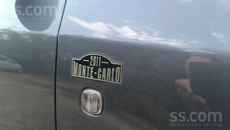 Skoda Fabia 2011 photo 4