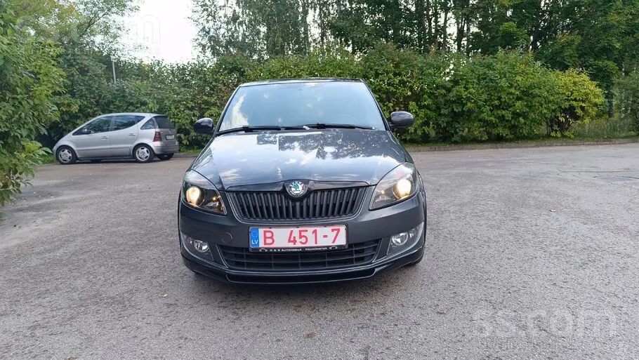 Skoda Fabia 2011 photo 3