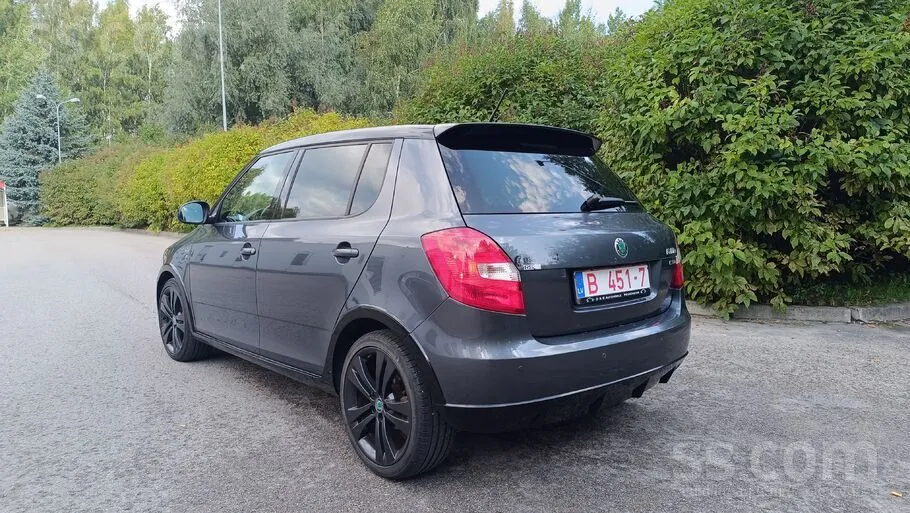 Skoda Fabia 2011 photo 5