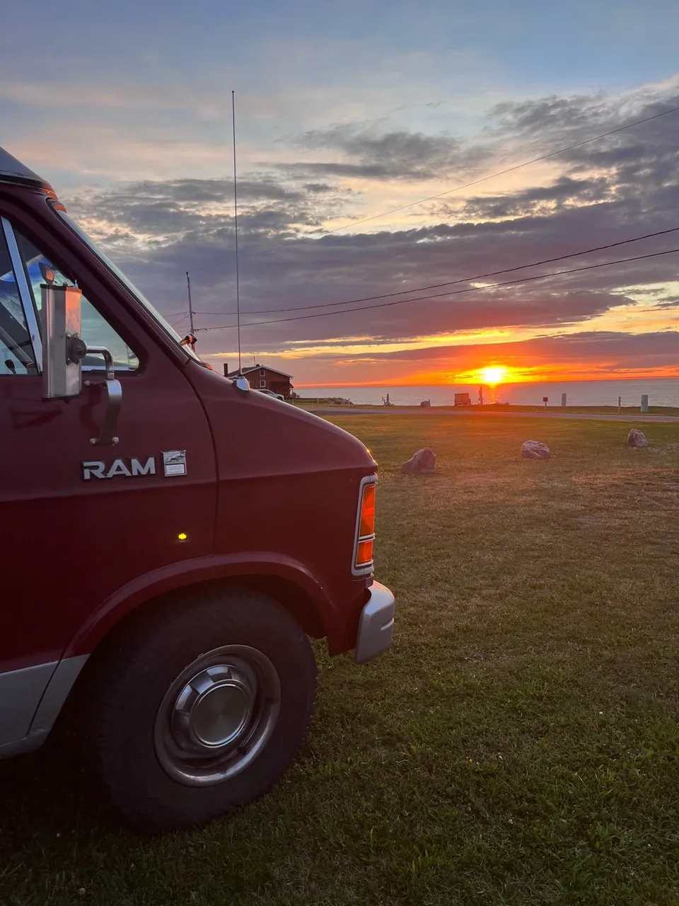 Dodge Ram Van 1985 photo 2