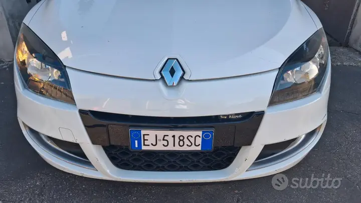 Renault Megane 2011 photo 2