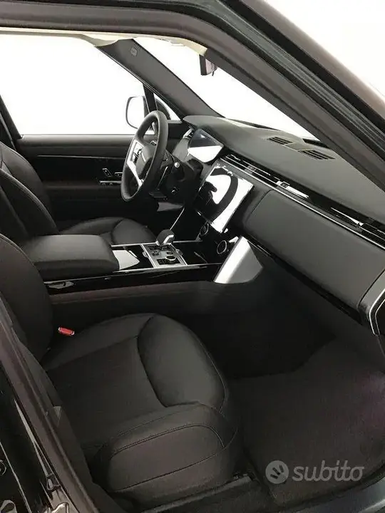Land Rover Range Rover 2024 photo 3