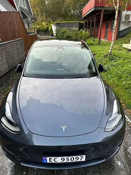 Tesla Model Y 2021 photo 2