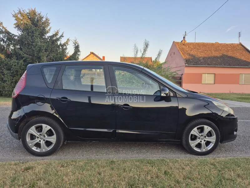 Renault Scenic 2011 photo 2