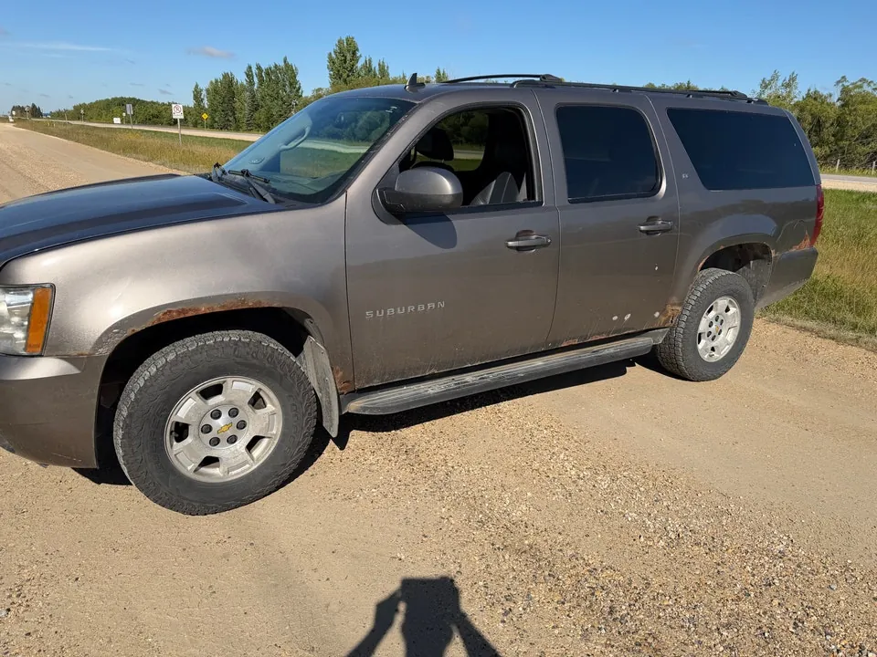 Chevrolet Suburban 2011 photo 2