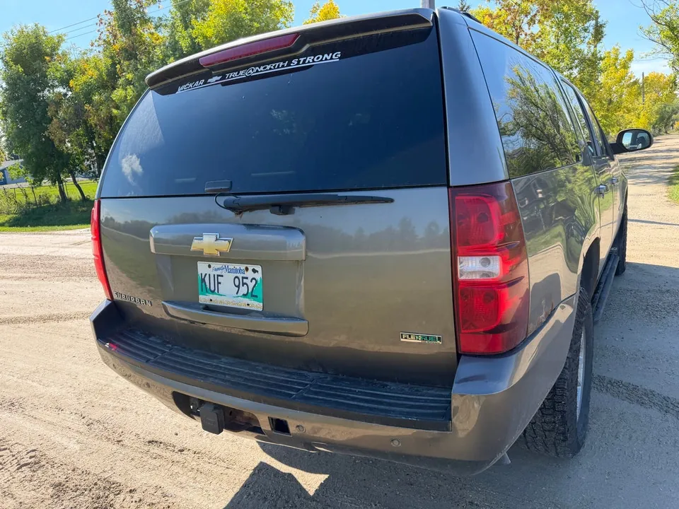 Chevrolet Suburban 2011 photo 4