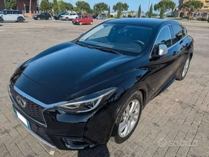 Infiniti Q30