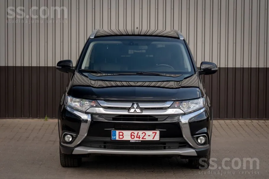 Mitsubishi Outlander 2017 photo 2