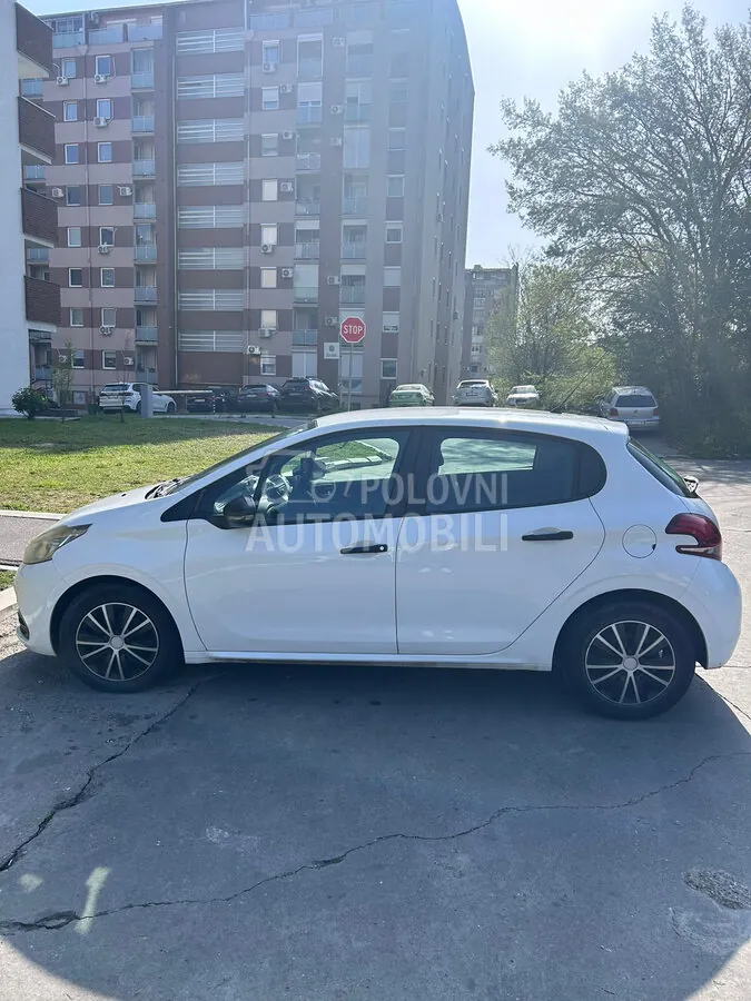 Peugeot 208 2015 photo 4