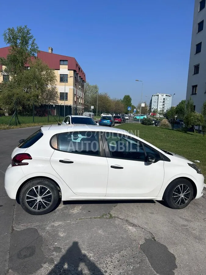 Peugeot 208 2015 photo 2