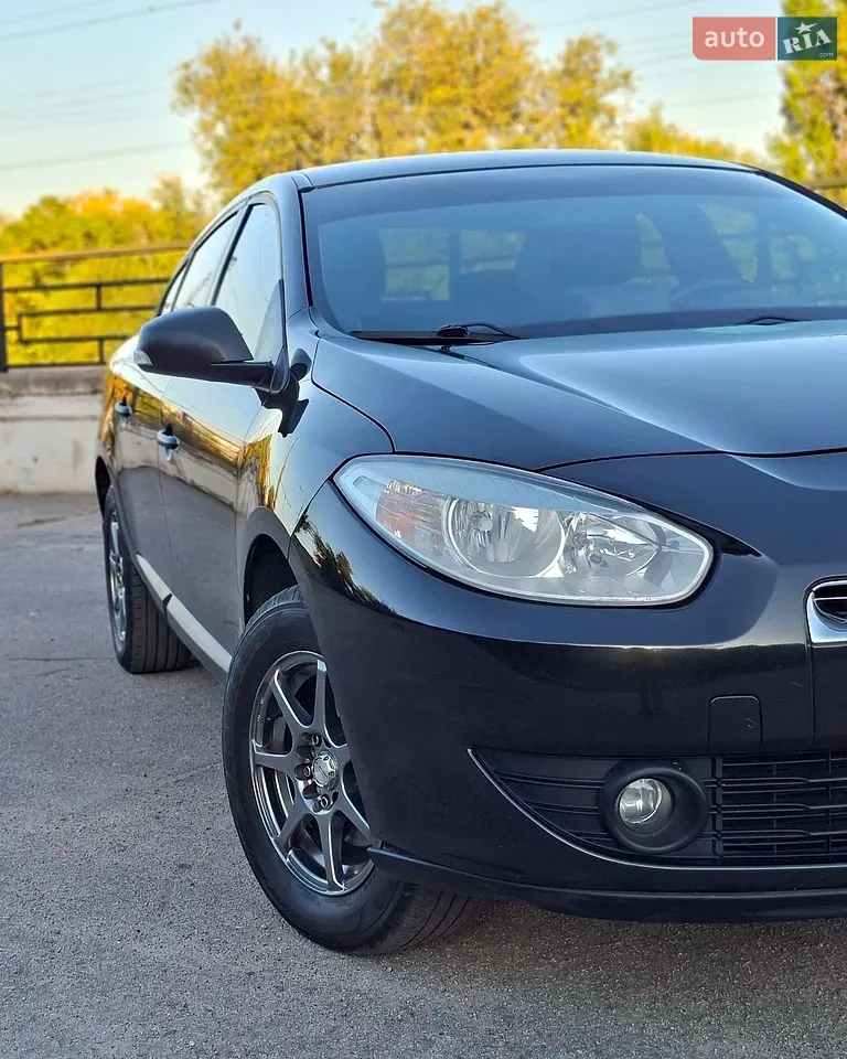 Renault Fluence 2011 photo 2