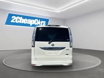 Nissan Serena 2015 photo 4