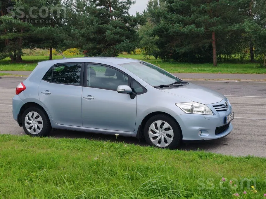 Toyota Auris 2010 photo 3
