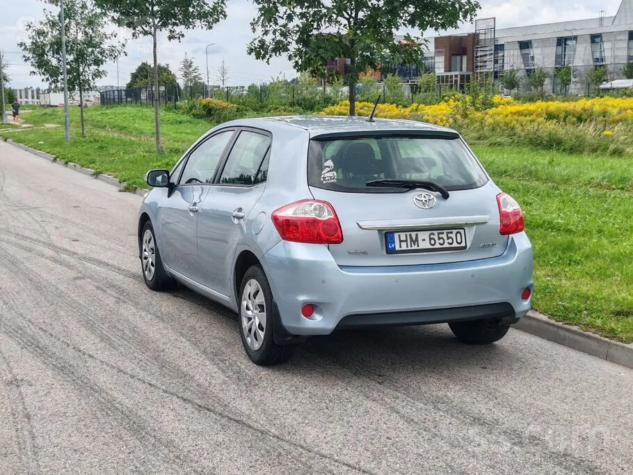 Toyota Auris 2010 photo 5